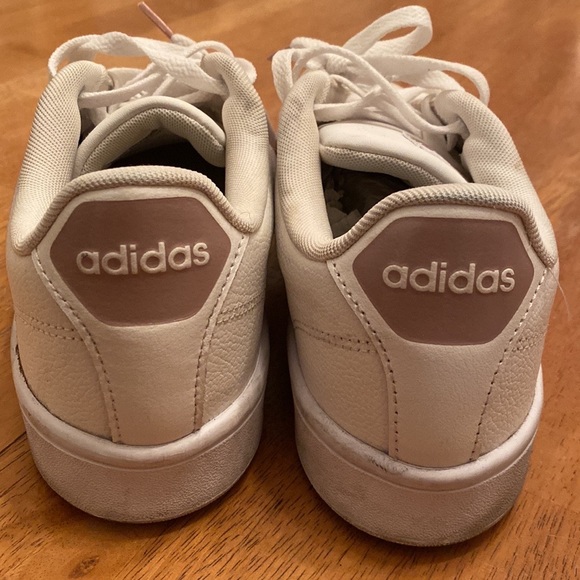 Adidas white leather lace up sneakers with arose gold colored stripe size 10 - Picture 10 of 12